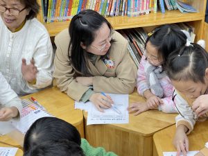 Cha mẹ đồng hành: Xây dựng pháo đài “An toàn cảm xúc”