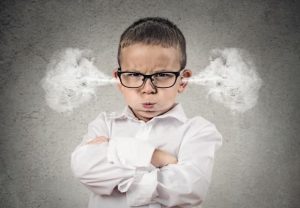 Con hay cáu gắt thì phải làm sao? Hiểu đúng để giúp con điều chỉnh cảm xúc từ gốc