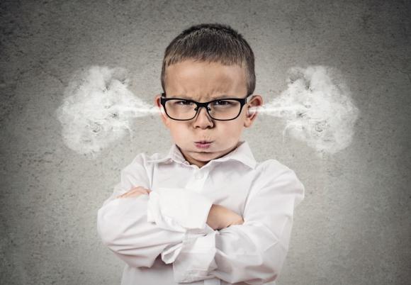 Con hay cáu gắt thì phải làm sao? Hiểu đúng để giúp con điều chỉnh cảm xúc từ gốc