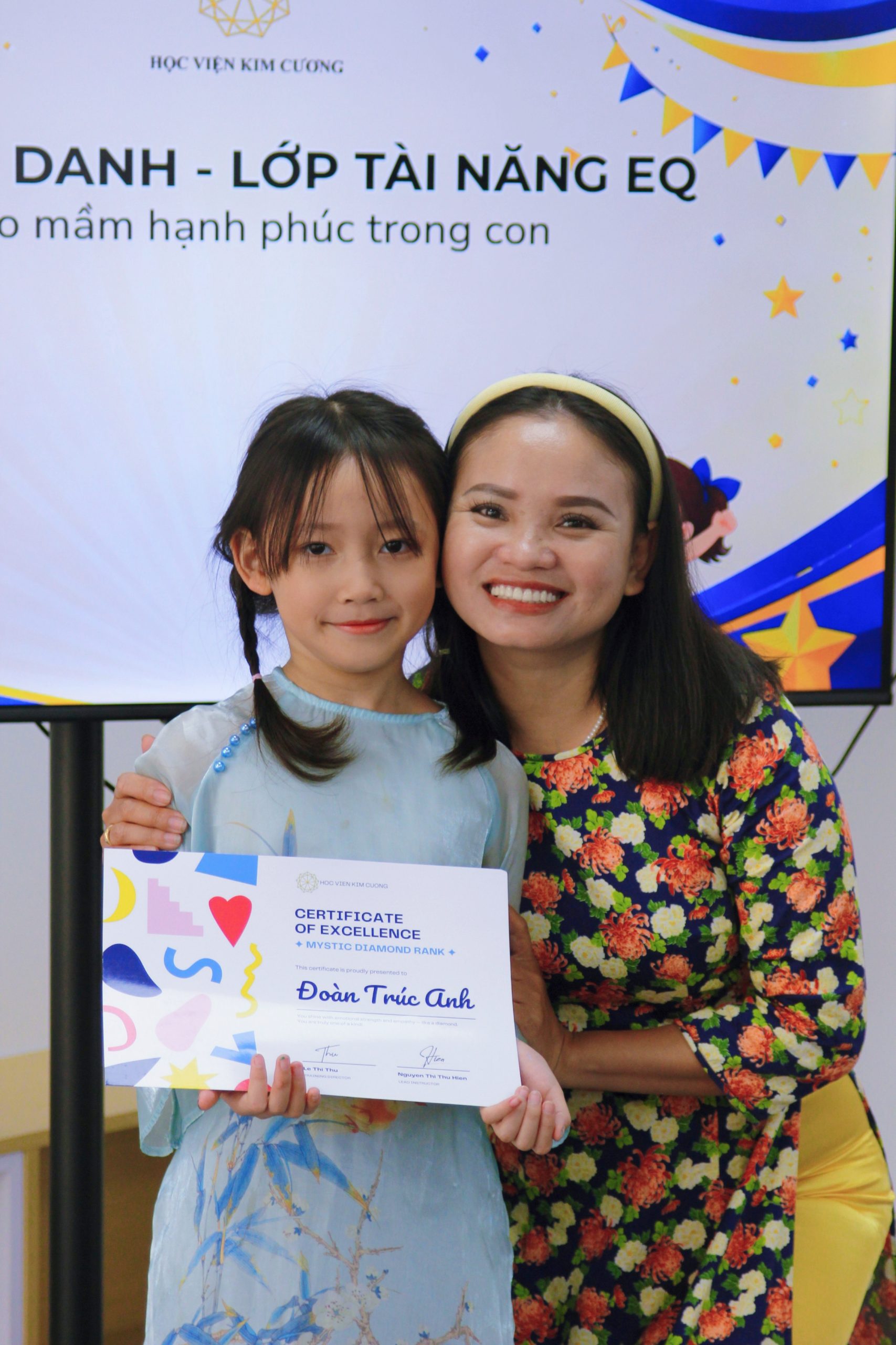 Khoảnh khắc con được ghi nhận