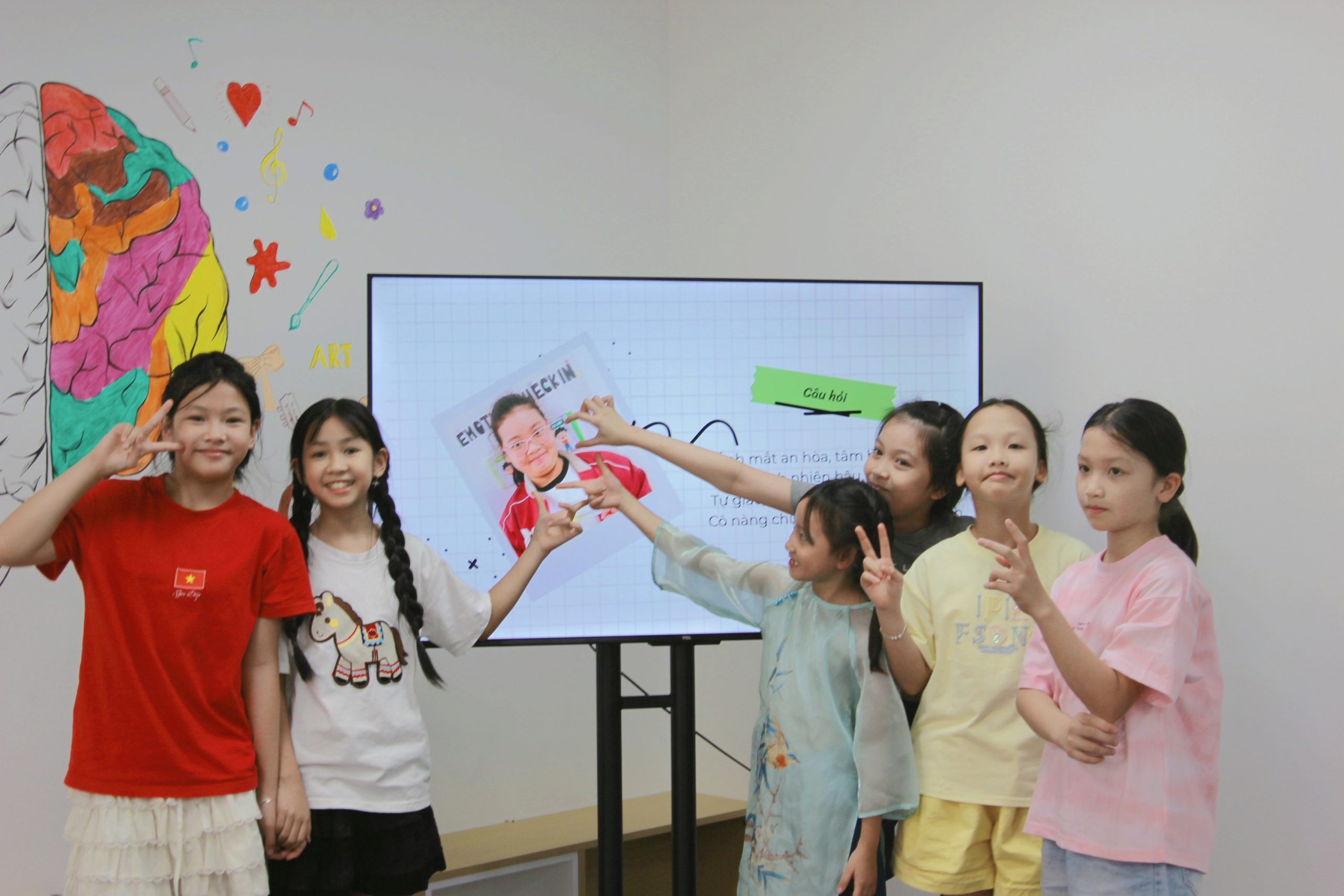 Trẻ thay đổi cảm xúc sau 3 tháng học EQ