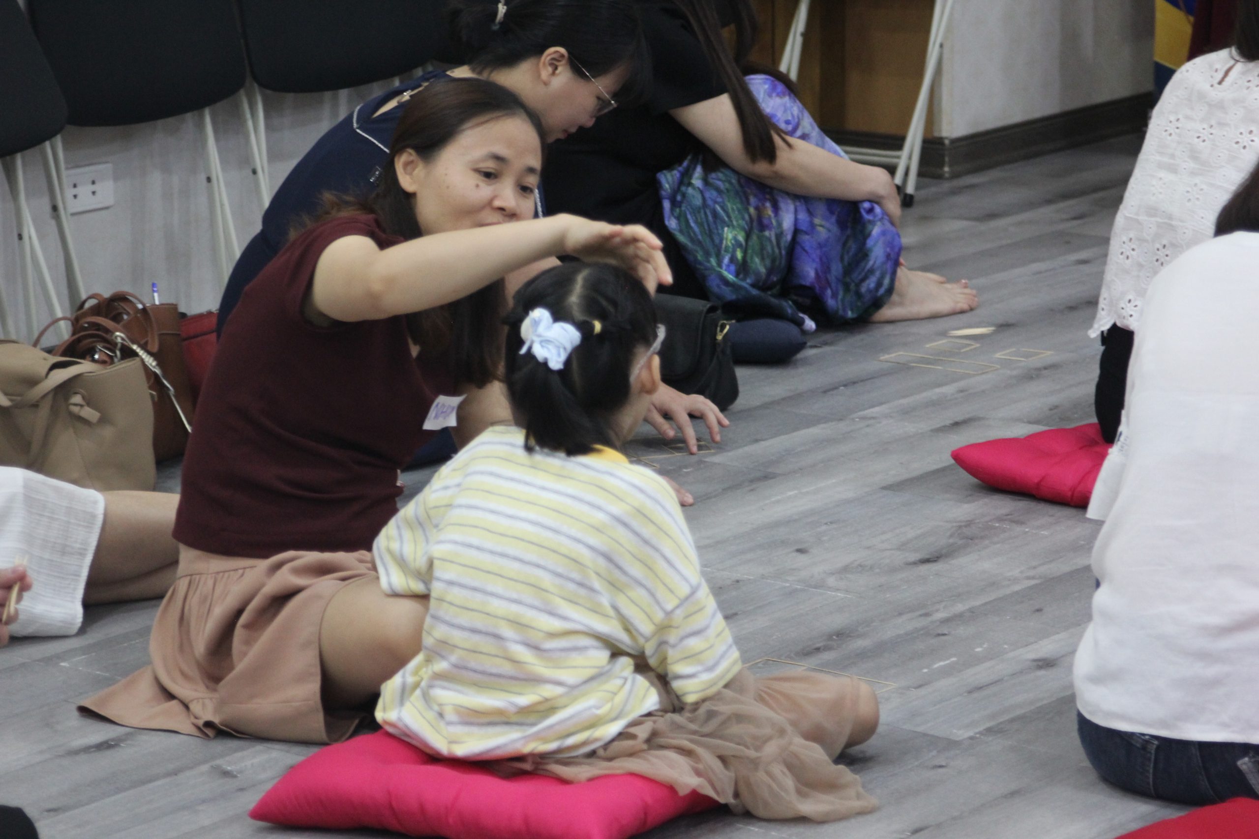 Cha mẹ và con chữa lành kết nối bằng yêu thương